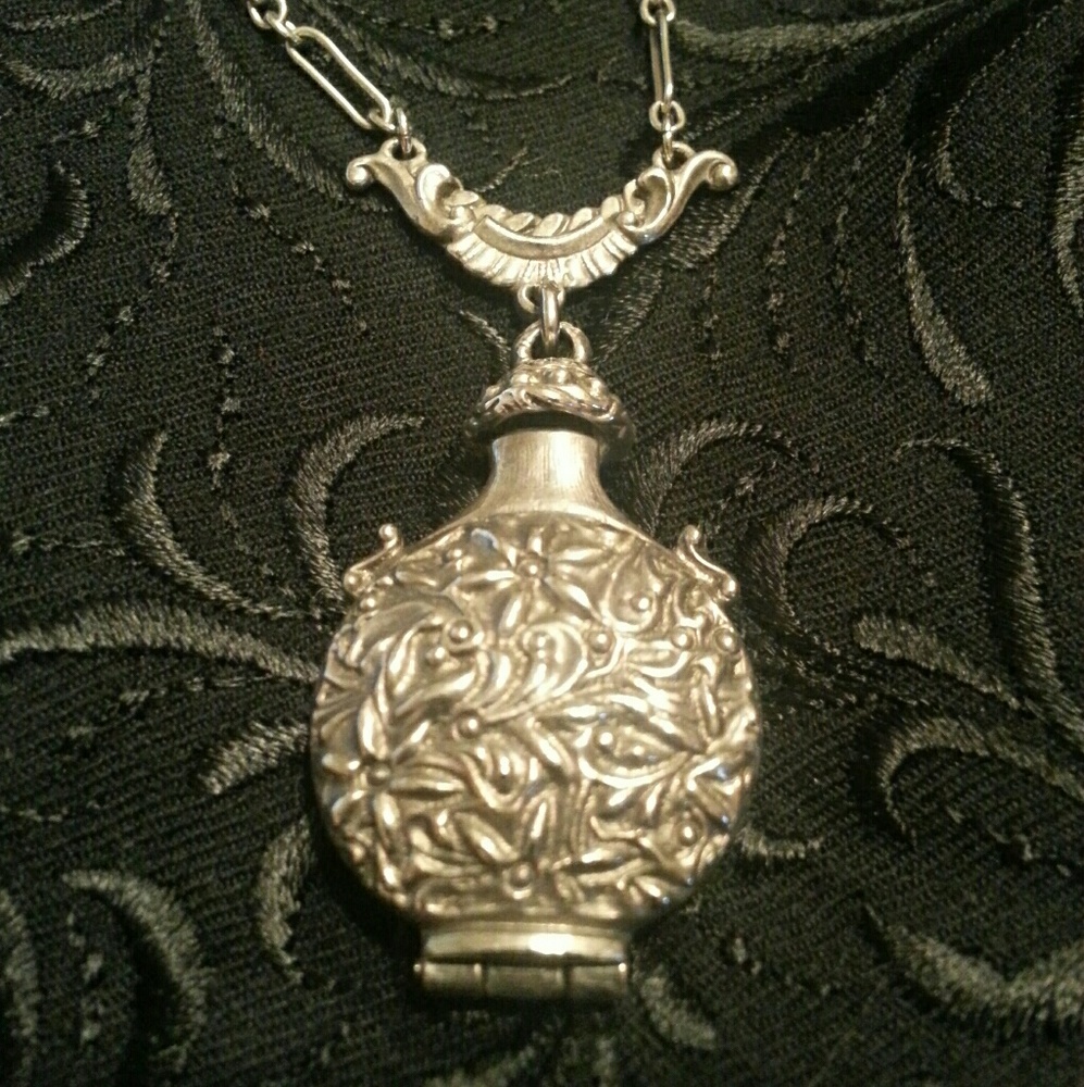 Goldette Art Deco vintage silver tone necklace